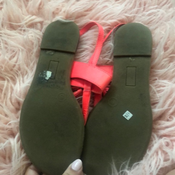 Old navy hot pink sandals - Picture 2 of 2